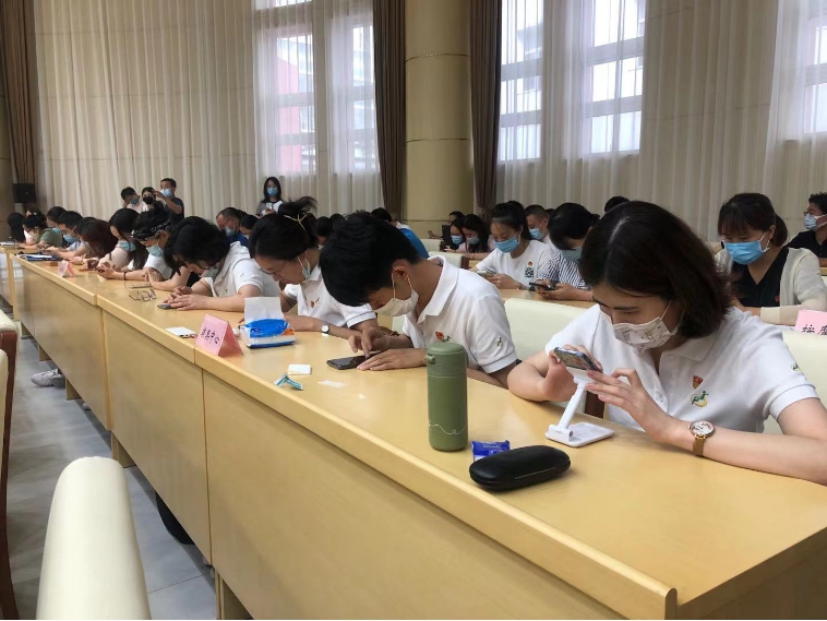 图为比赛现场