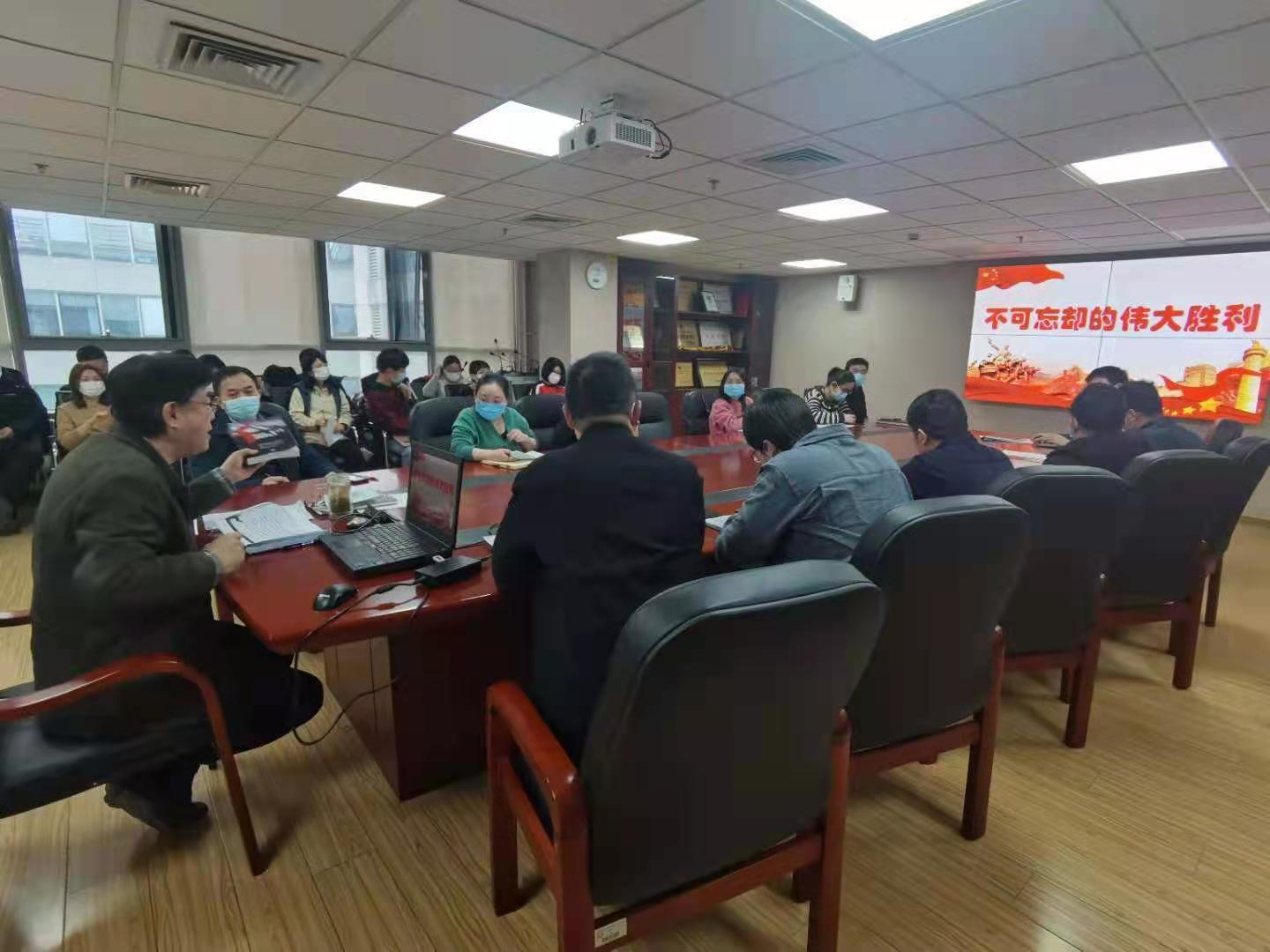 图为党课现场